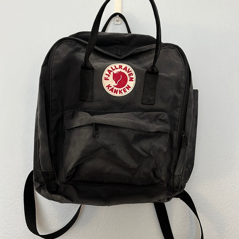 Black Fjallraven Kanken